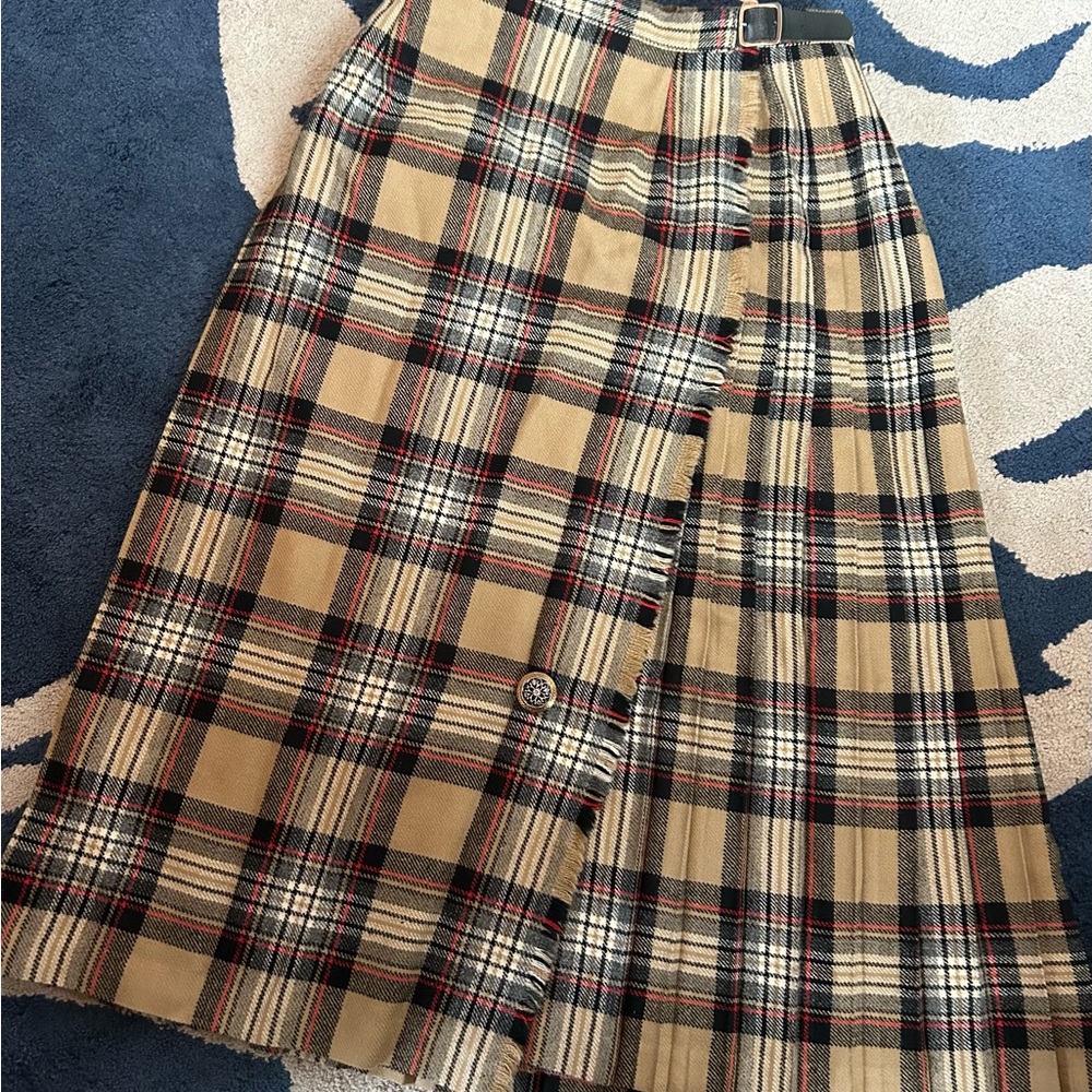 Vintage plaid Midi tartanAsymmetrical Pleated skirt from the 1960-70s era.